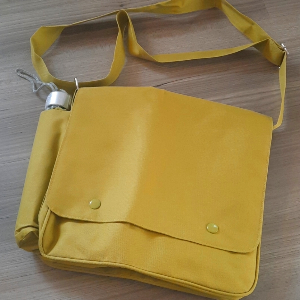 Satchel with Umbrella in Green